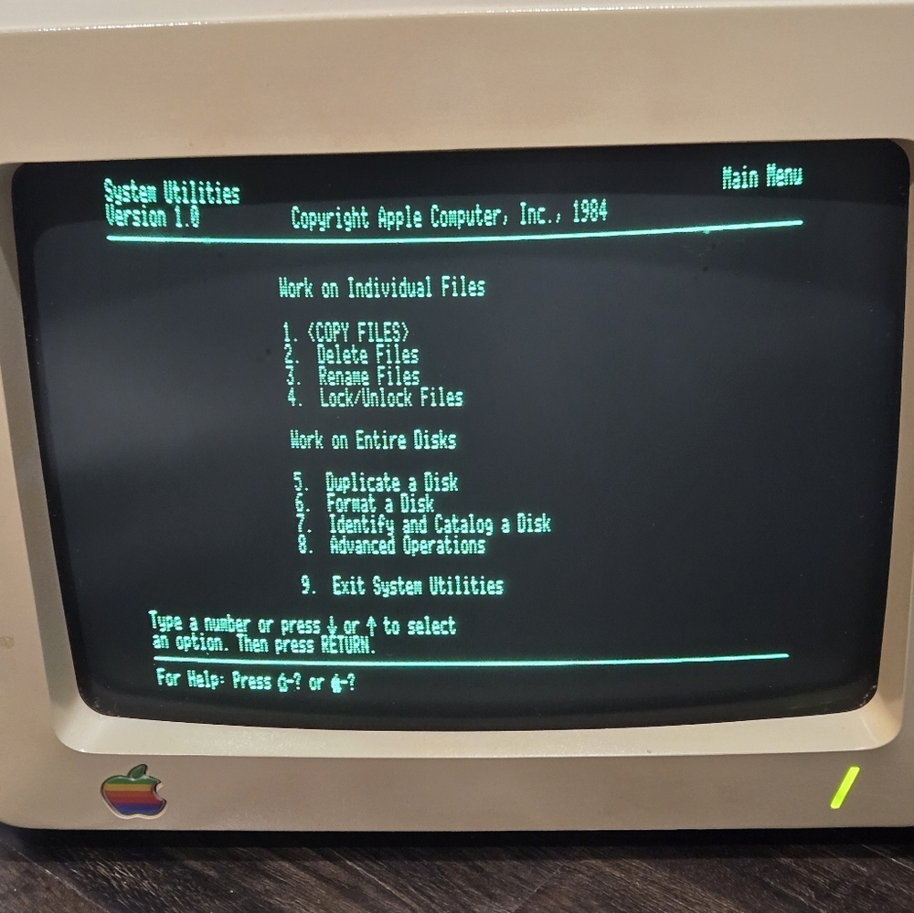 Apple iic Computer Monitor (Model A2M4090) - Picture 9 of 9